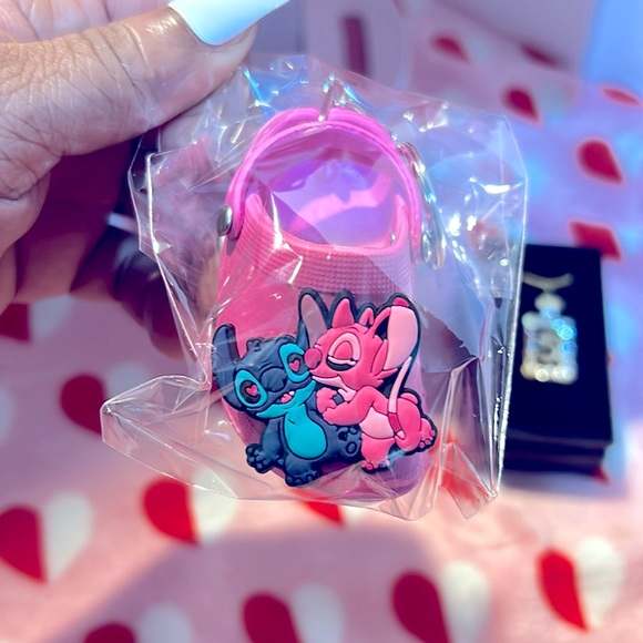 KateSpade Crossbody Satchel EUC with free #5 Necklace & Croc Keychain &  Stitch - Picture 3 of 11